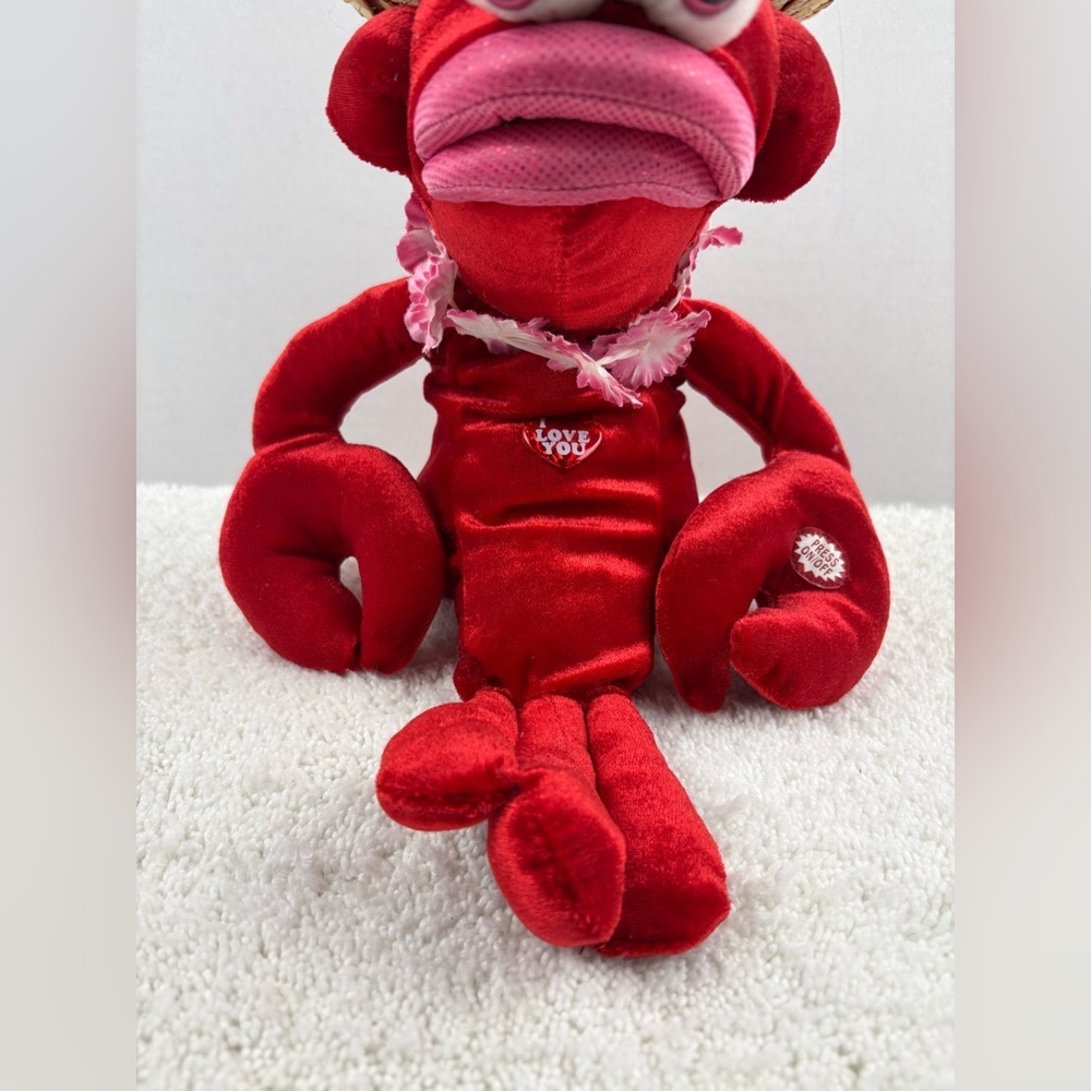 Vintage Dan Dee Collectors Choice Singing Animated Lobster Plush - Picture 6 of 8
